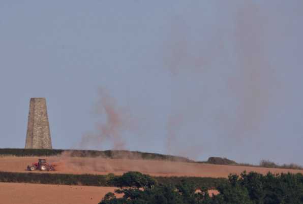 2 September 2022 - 18:21:42
This has been a dry old summer and nothing illustrates that better than the farmer over in Kingswear working fields near the Daymark. It's looking like a dust bowl. Here's hoping it's not The Grapes of Wrath.
------------------
Kingswear farming